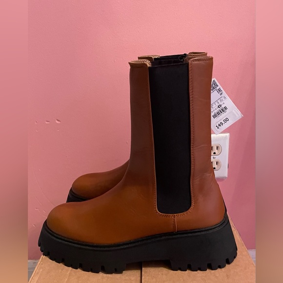 Zara chunky boots, brand new with tags. It comes with the dust bag. - Picture 4 of 5